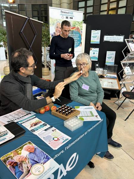 Salon "Séniors oui et alors ?" - test olfactif 2
